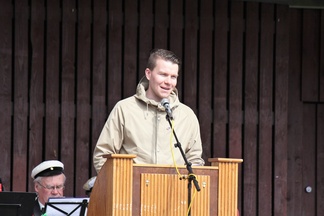 SDP:n juhlapuhujana demarinuorten puheenjohtaja Mikkel Näkkäläjärvi